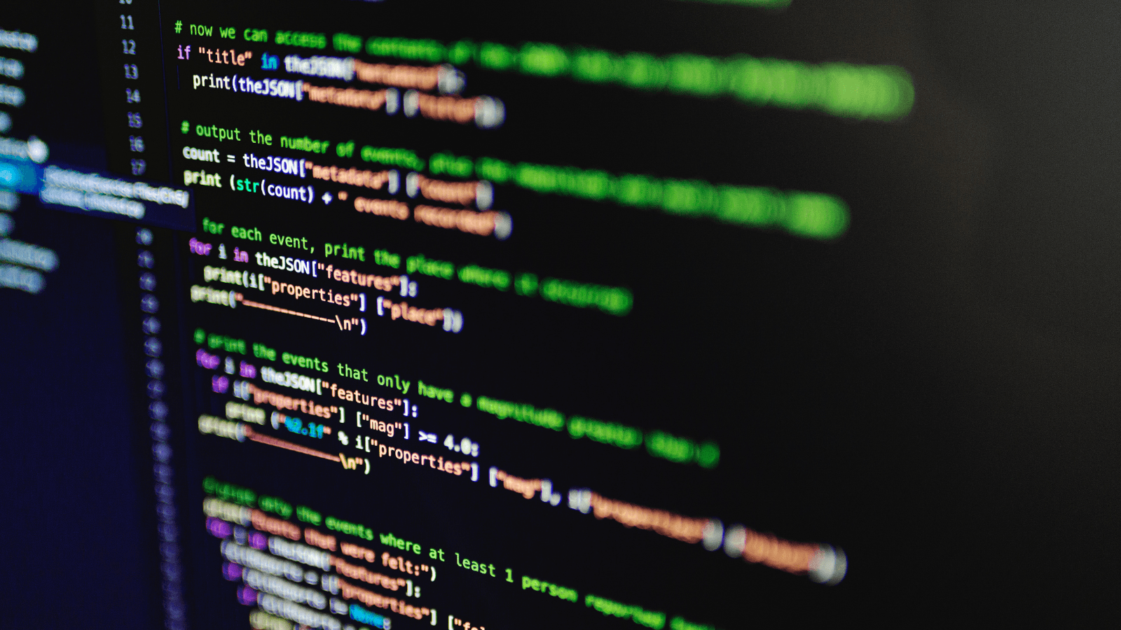Codice sorgente di un sito web sullo schermo di un editor